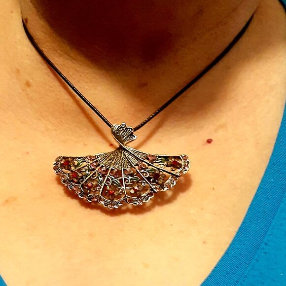 Vintage Style Antique Gold Tone Rhinestone Fan Brooch or Elegant Necklace - Nice - Picture 5 of 10